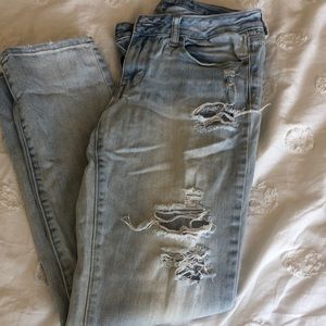 Low rise light wash jeans